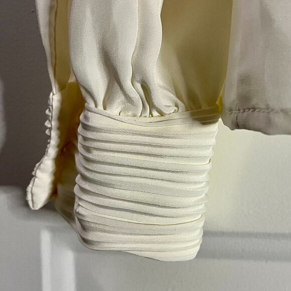 Vintage Helene St. Marie Ivory Blouse SZ 16 Button Back Gathered Collar & Cuffs - Picture 4 of 5